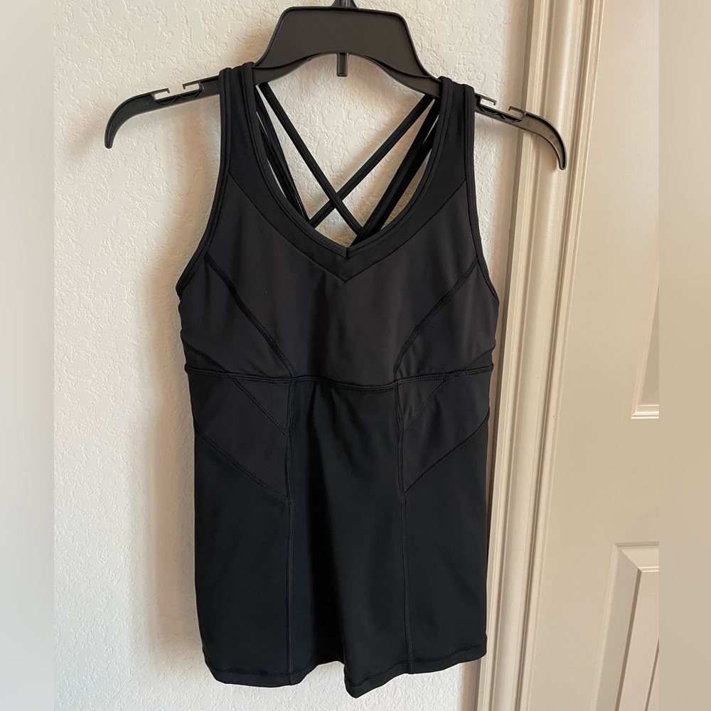Black Lululemon tank and built in shelf bra